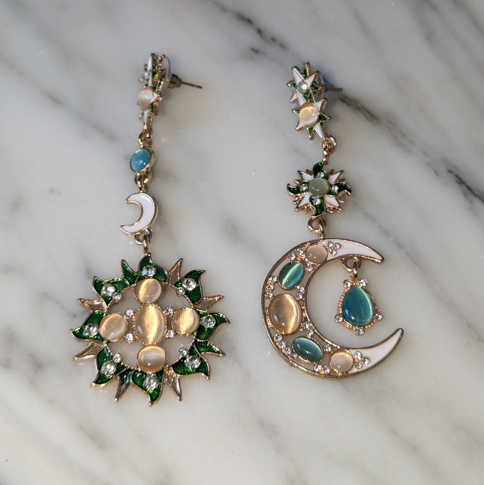 Asymmetrical Sun/ Moon🌝 🌙  cabochon and enamel earrings goldtone